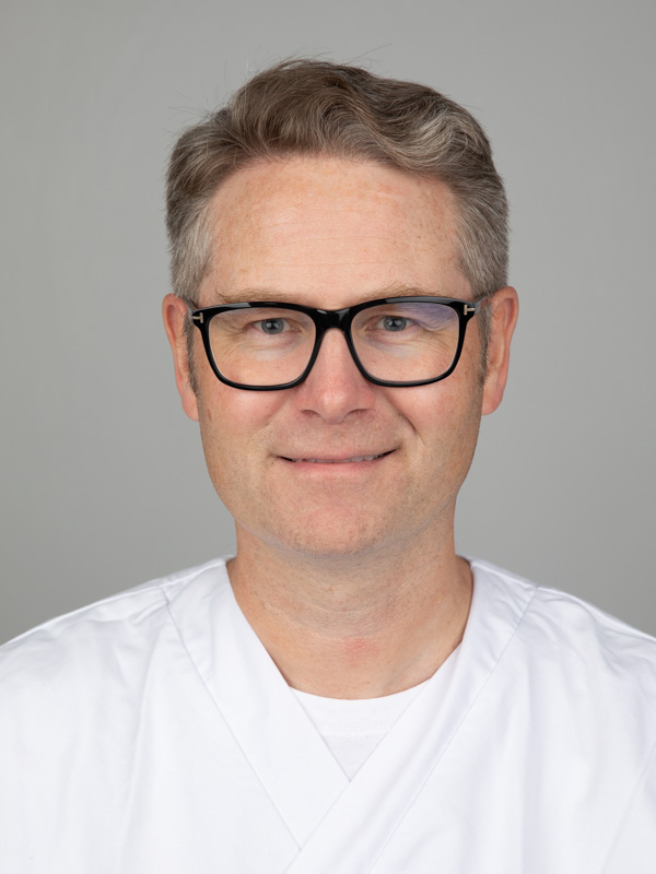 Bjørn Einar Dahl, portrett, klinikklær