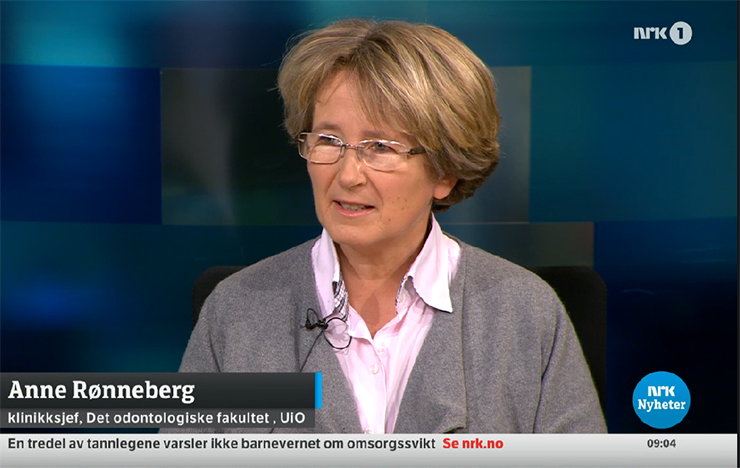Skjermdump av Rønneberg mens hun intervjues i tv-studio i NRK.