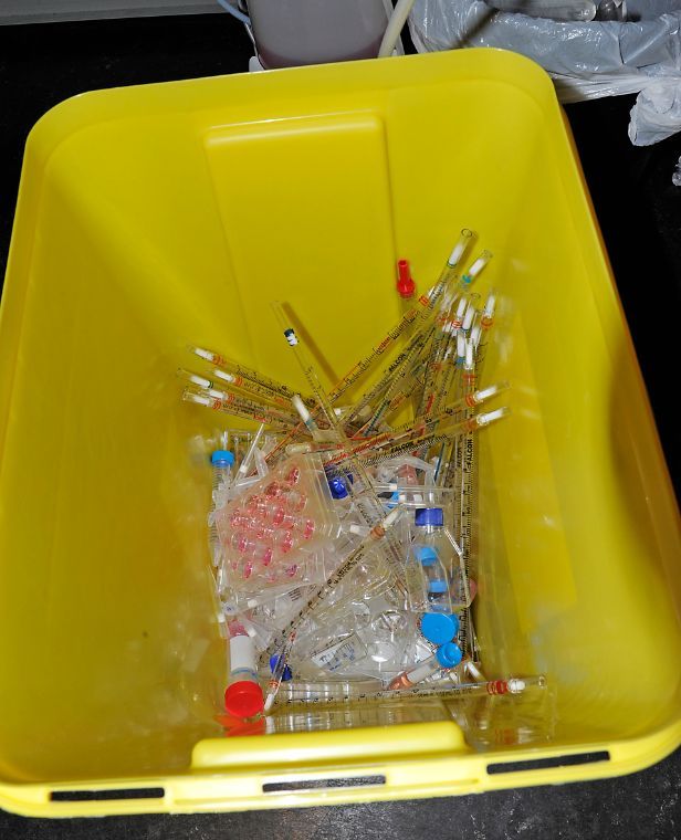 En lab-søppelbøtte er ikke helt som andre søppelbøtter.