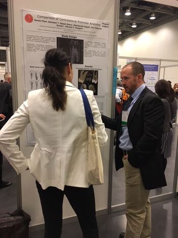 Ph.d.-kandidat Gaute Johnsen presenterer sin poster.