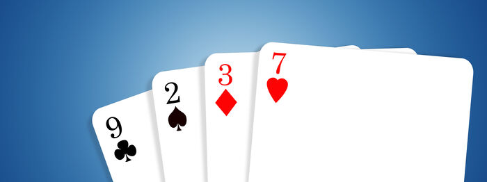 Bildet kan inneholde: rektangel, font, gambling, kortspill, symbol.