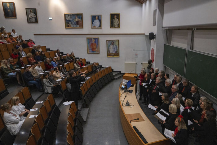Unikor synger julen inn i Store auditorium